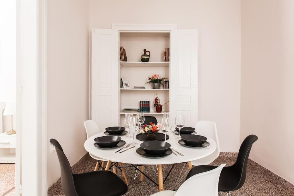 Splendid Full 5Bdr/3Bath/2Kitchens Mansion In Ath Apartman Athén Kültér fotó