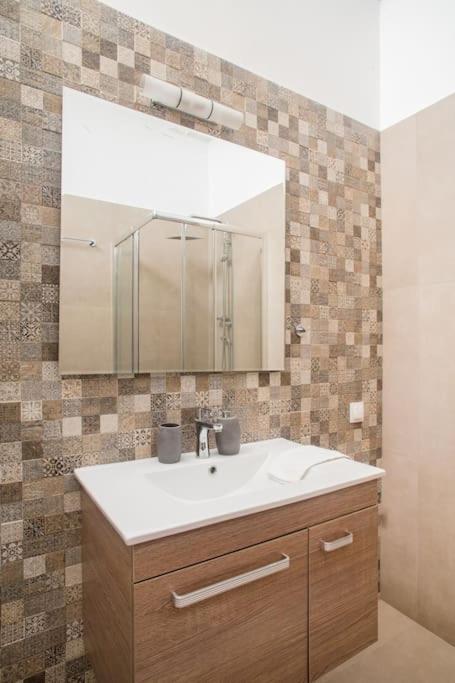 Splendid Full 5Bdr/3Bath/2Kitchens Mansion In Ath Apartman Athén Kültér fotó